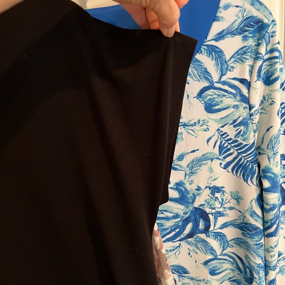 Lands End size M top with short sleeves v-neck - Picture 5 of 5